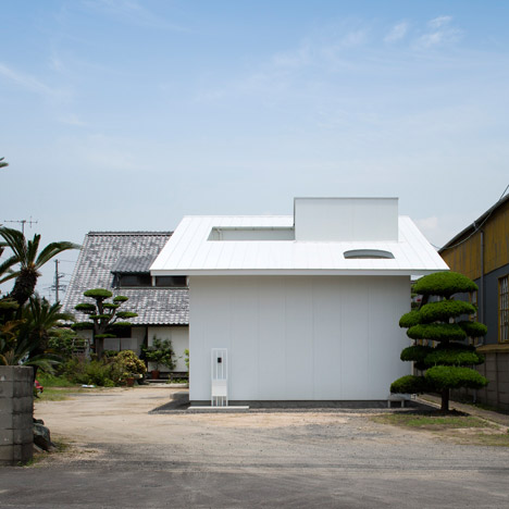 Courtyard in Kudamatsu by Container Design