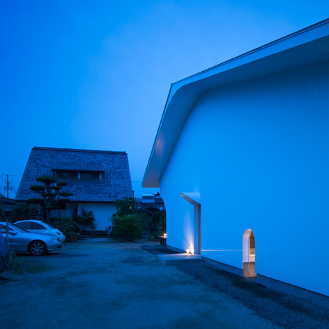 Courtyard in Kudamatsu by Container Design