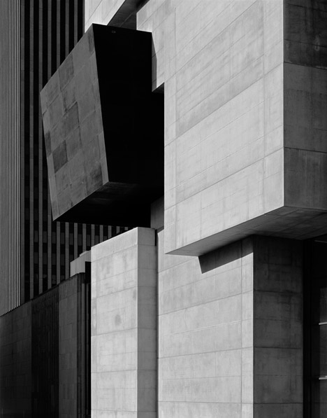 Rosenthal Center for Contemporary Art_Zaha Hadid_Helene-Binet_architectural-photography_dezeen_468_5