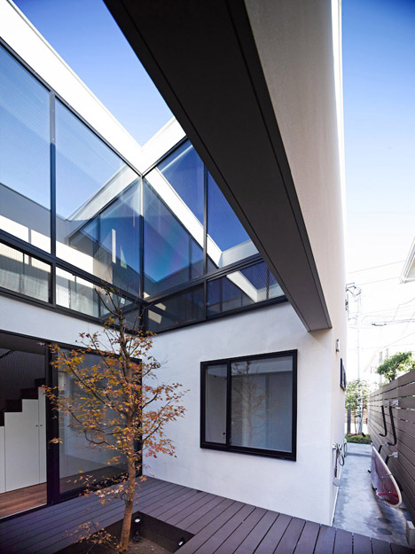 Wave by Apollo Architects & Associates