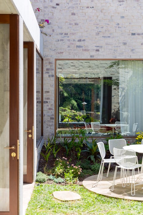 Courtyard House by Aileen Sage Architects