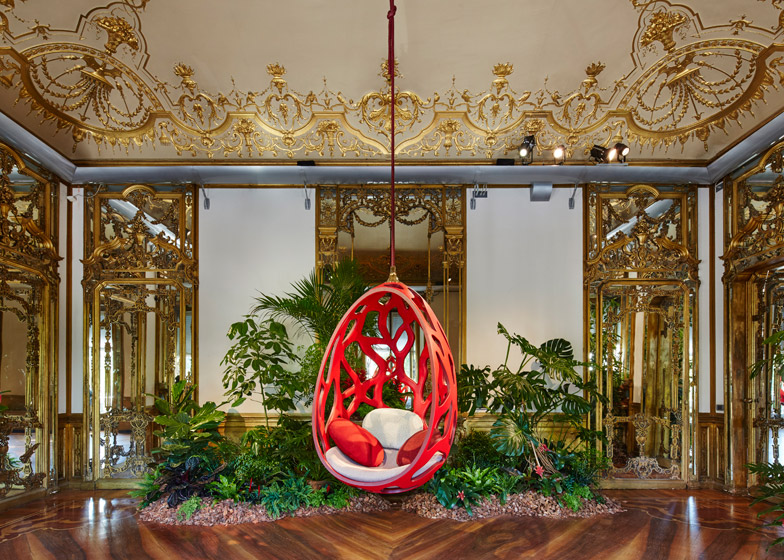 Louis Vuitton on X: The Cocoon Chair by the #CampanaBrothers. The  Brazilian duo's visionary Objets Nomades design debuts a range of bright  new colors including its first-ever two-toned version. Learn about  #LouisVuitton's