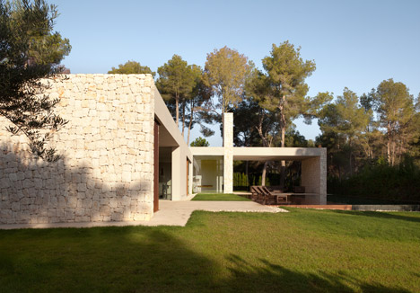 Casa El Bosque by Ramon Esteve Estudio