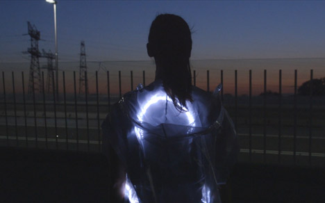 Phototrope illuminated running shirt by Pauline van Dongen