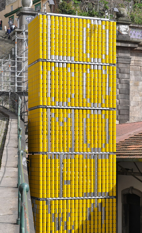 Vira Lata installation in Porto by Moradavaga