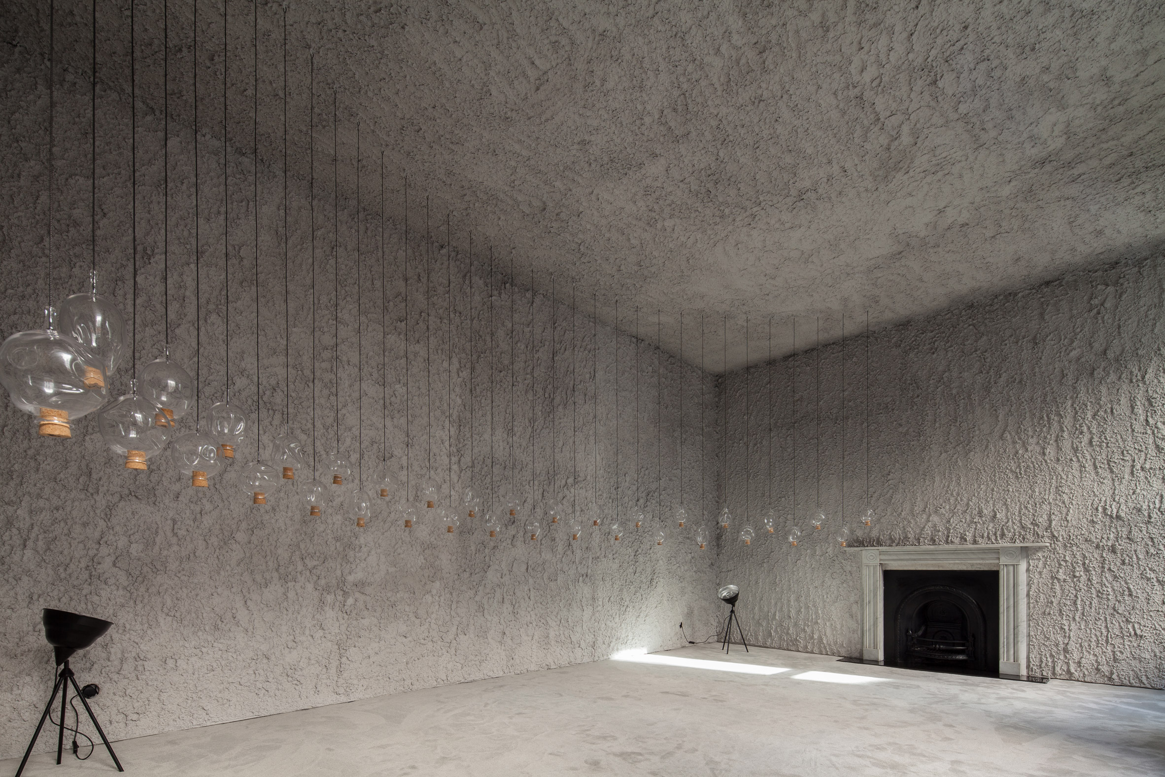 antonino-cardillo-pics-house-of-dust-and-illuminum-gallery-architecture_dezeen_2364_col_1