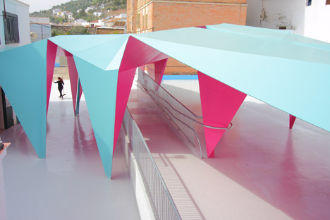 Colourful paper architecture for kids by Julio Barreno Gutiérrez