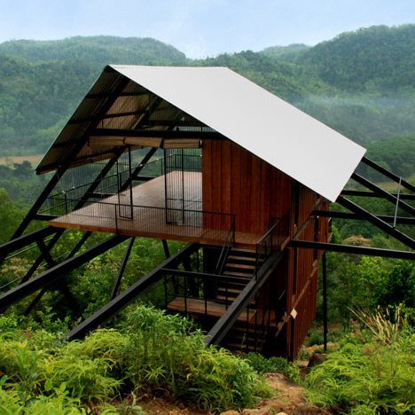 Treetop holiday home by Narein Perera stands between a rubber plantation and a jungle