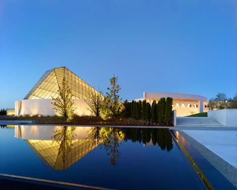 Ismaili Centre by Moriyama &amp Teshima Architects