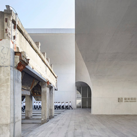 Shanghai art museum by Atelier Deshaus brings together vaulted columns and an industrial relic