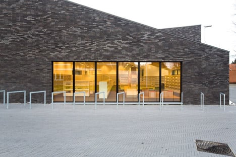 Public Library in Zoersel by OMGEVING