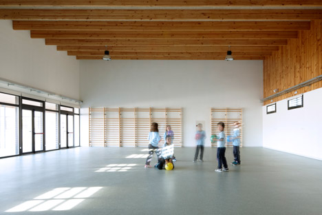 School in Vila-seca by 2260mm Architects