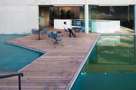 Bar-Pool-Gallery by BCMF Arquitetos + MACh