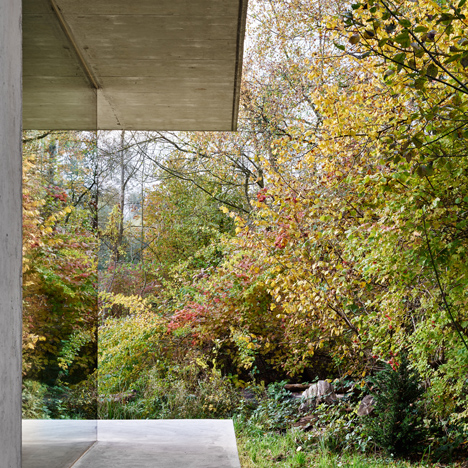 Slabs of concrete frame glass walls of house near a Swiss lake by MLZD