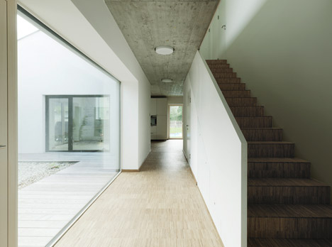 Low Budget brick house by Triendl und Fessler Architekten