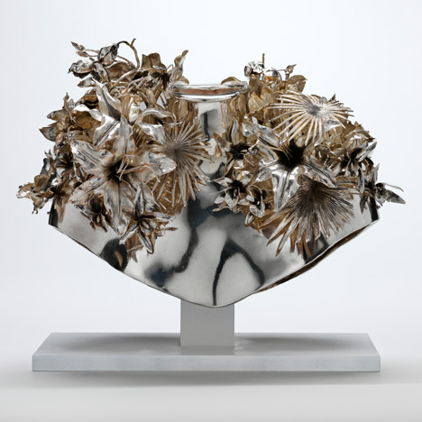 Orchid Shoulder Piece by Shaun Leane for Alexander McQueen. Image courtesy of the V&ampA