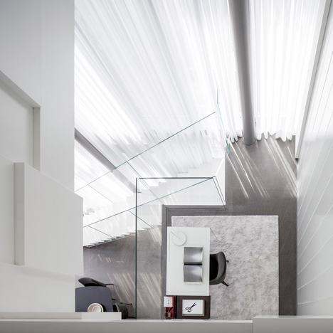 Square Compositions Penthouse by Pitsou Kedem Architects