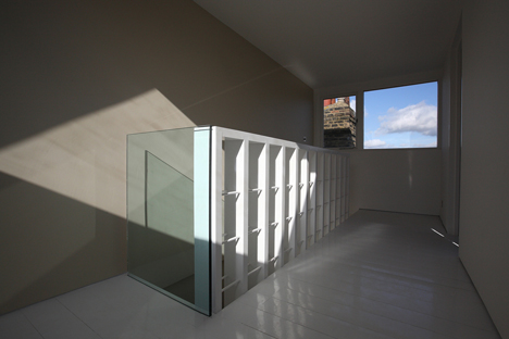 Stair-bookcase by Tamir Addadi Architecture