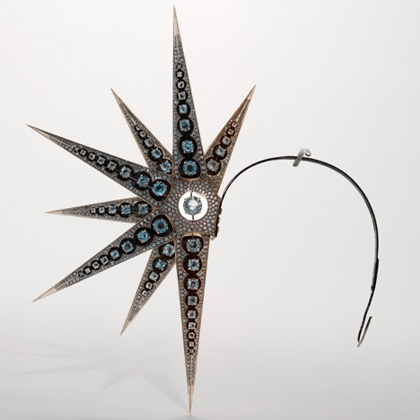Star Headpiece by Shaun Leane for Alexander McQueen. Image courtesy of the V&ampA