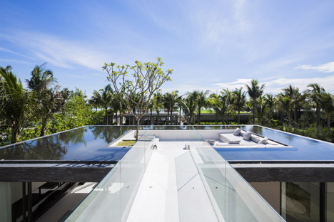 Naman Villa by MIA Design Studio