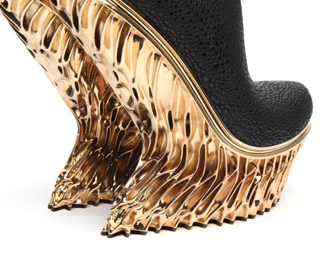 United-Nude-Francis-Bitonti-Mutatio-Collection-3D-printed-gold-plated-shoe_dezeen_468_9