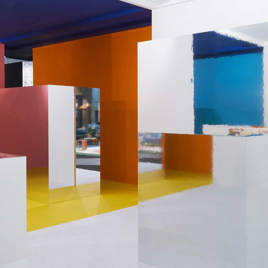 i29 uses multicoloured walls and mirrored volumes to create temporary exhibition space