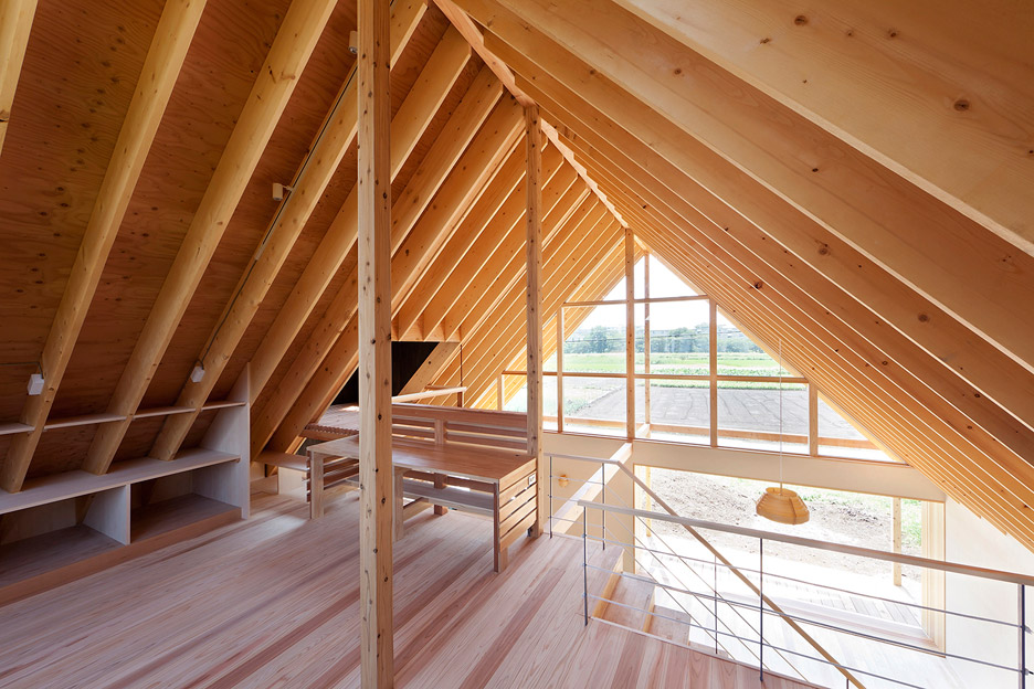 Gabled roof Kawagoe by Tailored Design Lab