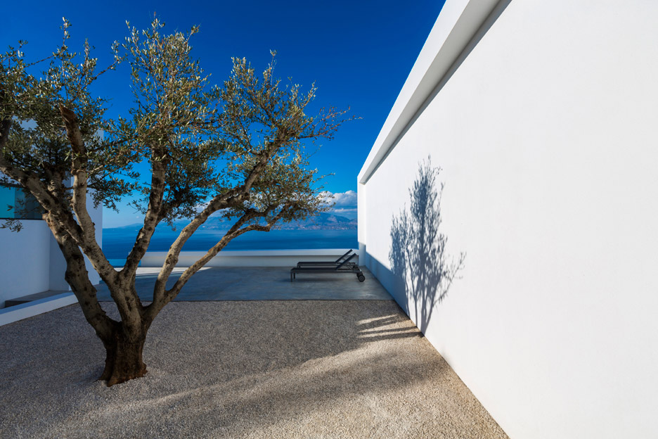 Silver House by Olivier Dwek, Greece