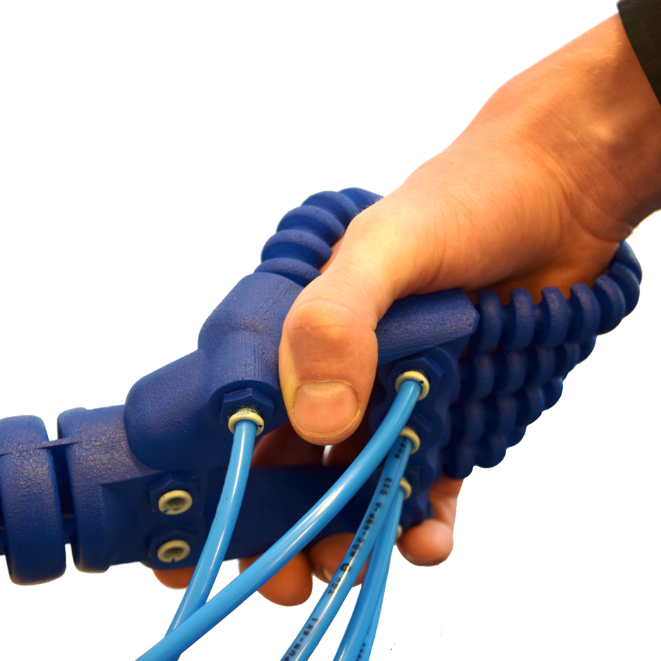 Rob Scharff's Soft Robotics 3D-printed hand responds to human grip