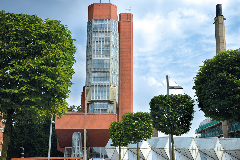 Stirling and Gowan's Engineering Building at the University of Leicester to be renovated