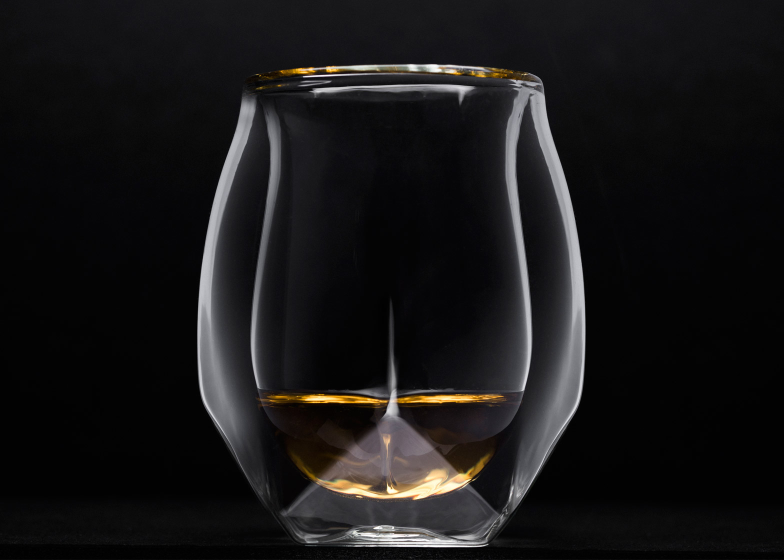 https://static.dezeen.com/uploads/2015/10/Whiskey-glass_Norlan-Glass_dezeen_1568_0.jpg