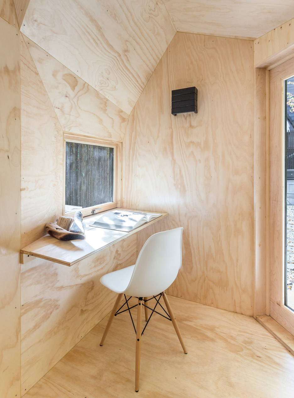 Writing Hut by Architensions