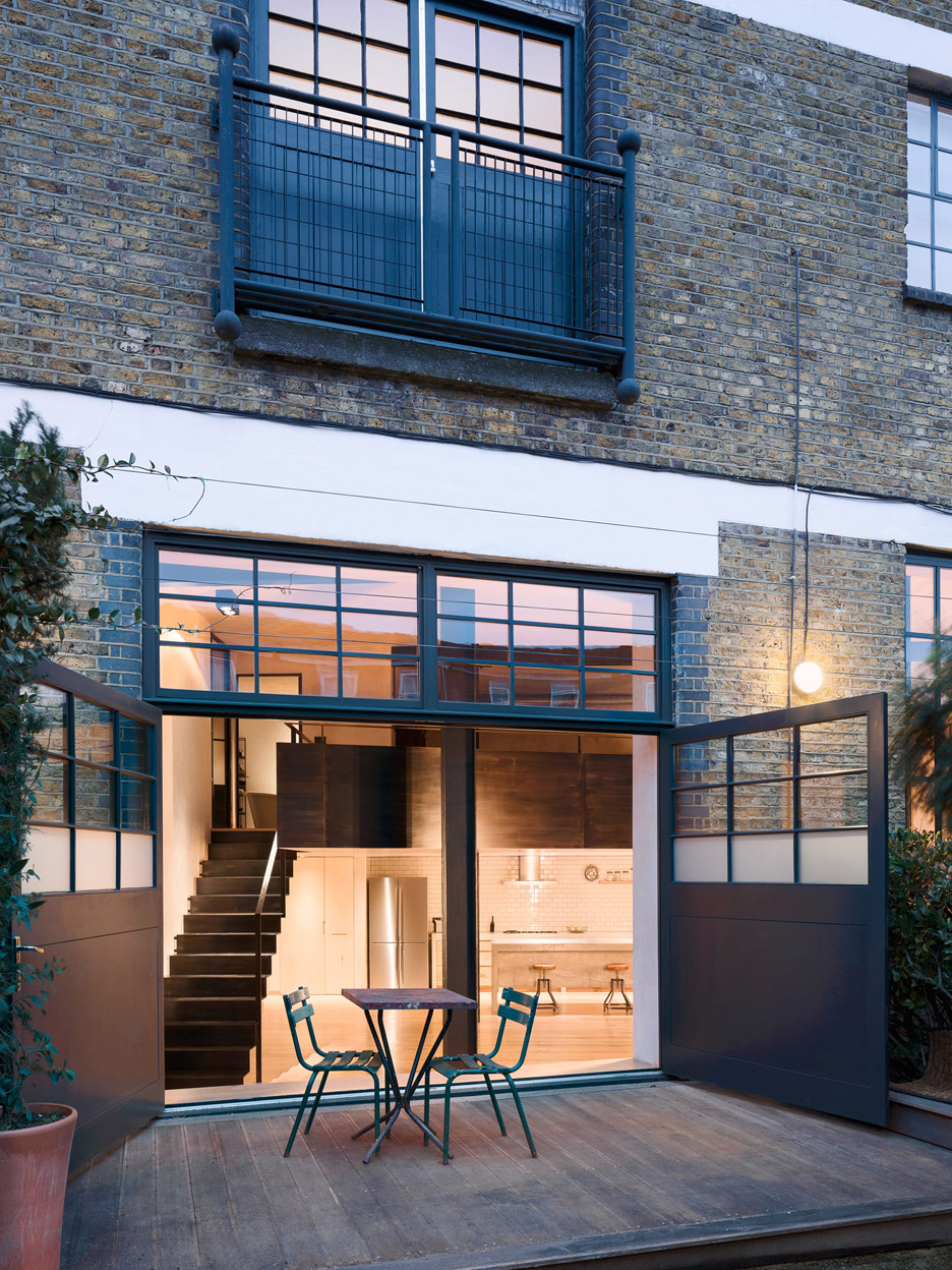 Clapton Warehouse by Sadie Snelson Architects