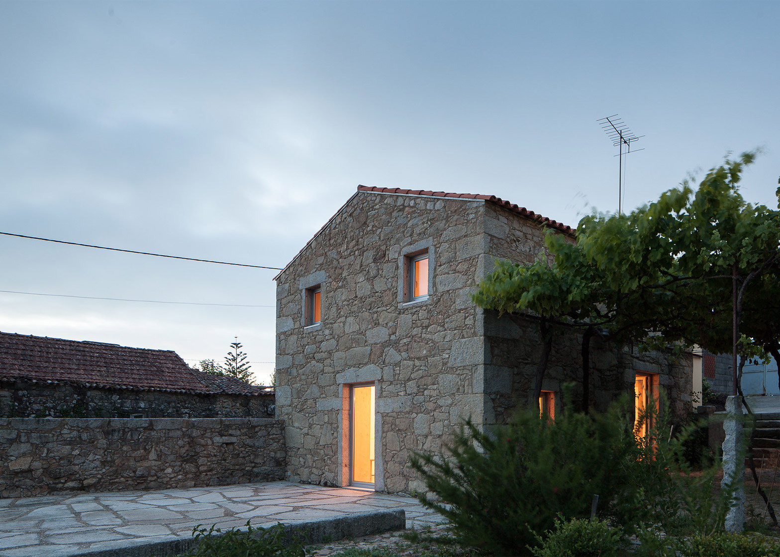 Restored, rustic and rural mini cottage in typical Portuguese