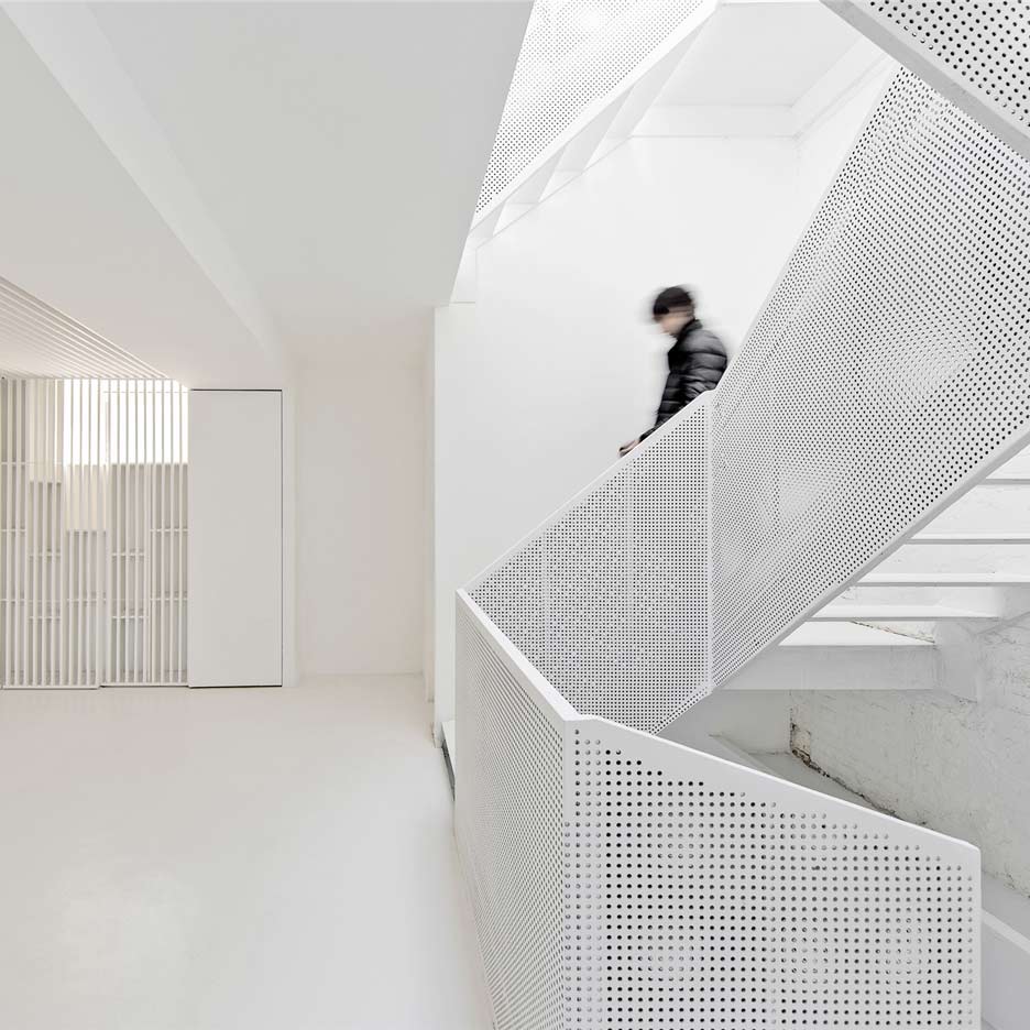 Arch Studio adds sculptural white staircase and glass roof extension to Beijing house