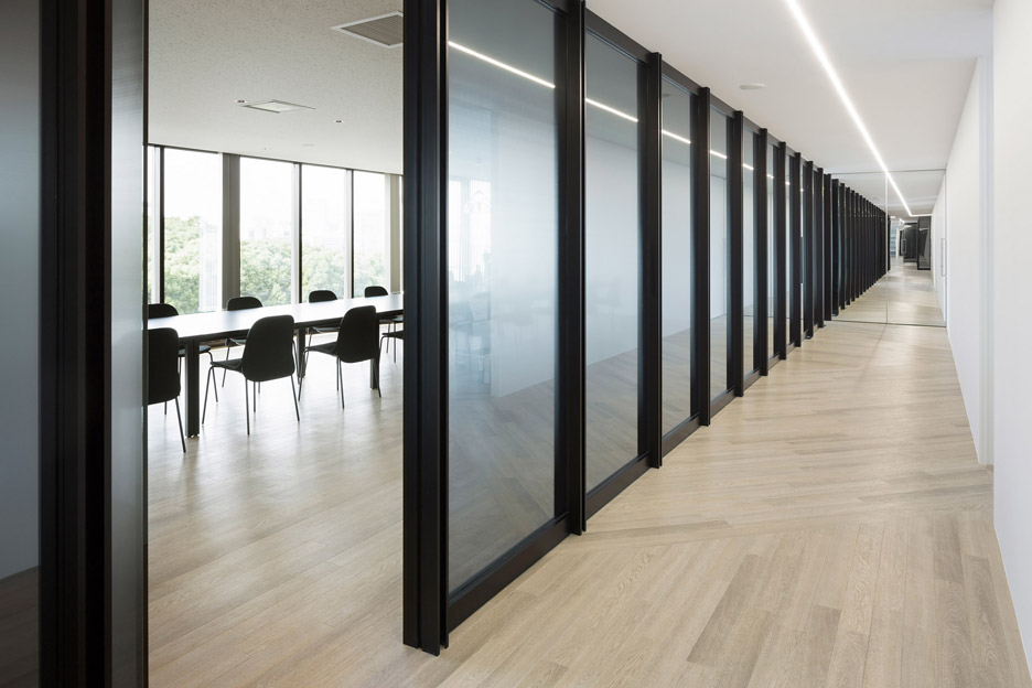 Mirrored office interiors by Nendo