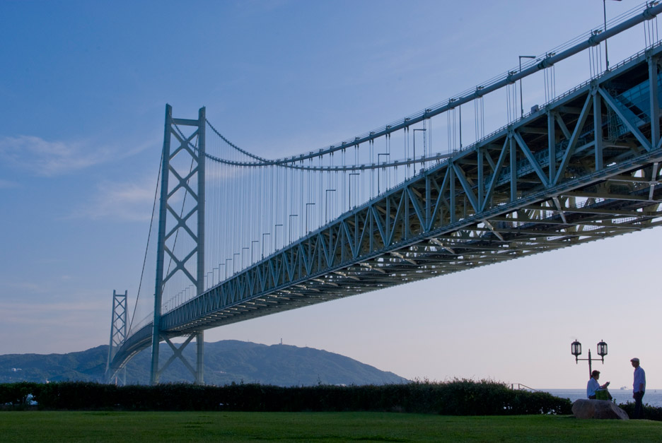 Akashi Kaikyō Bridge by Satoshi Kashima
