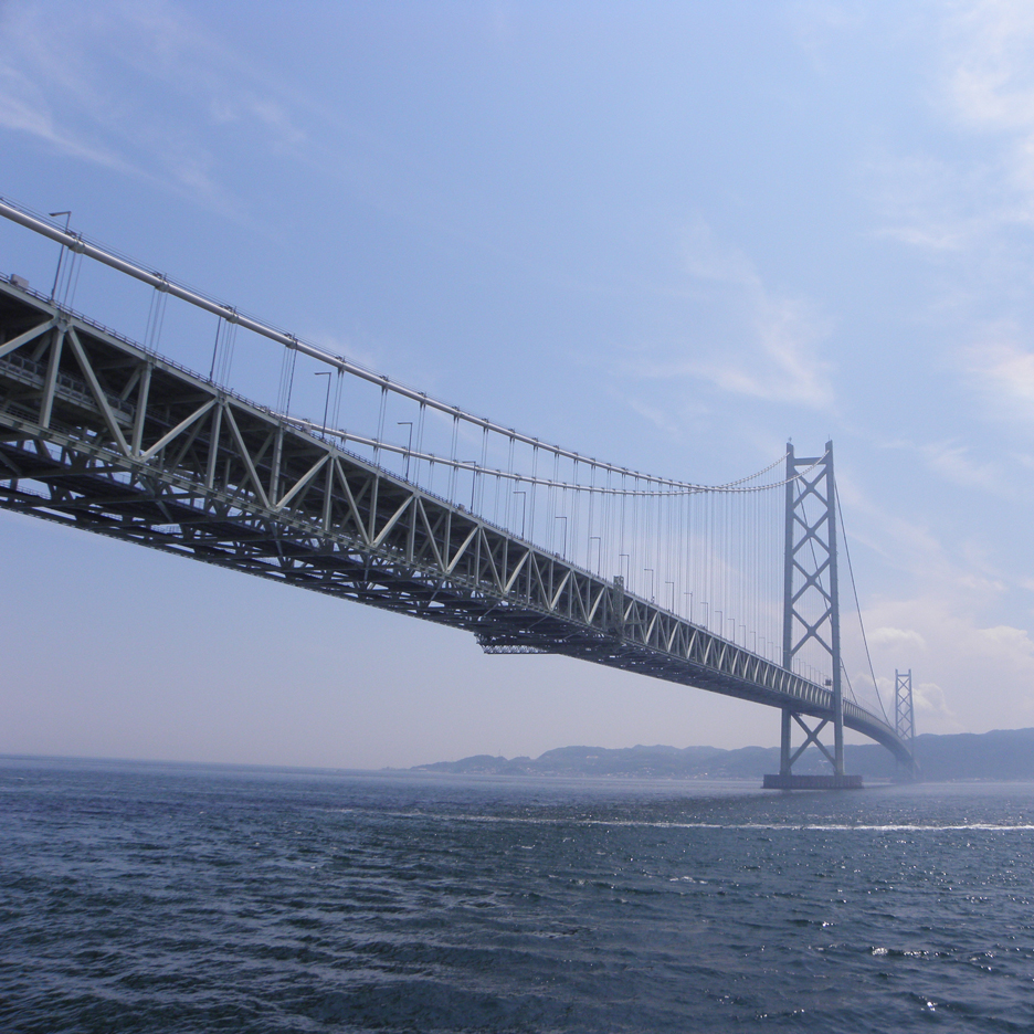 Akashi Kaikyō Bridge by Satoshi Kashima