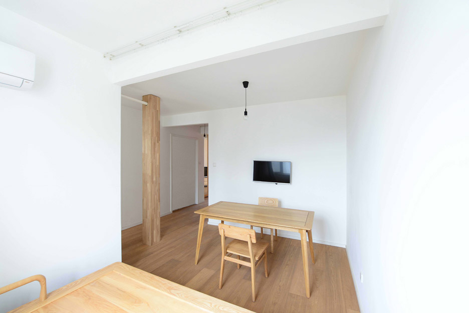 An apartment without centre by Lee Chul Liu Jing