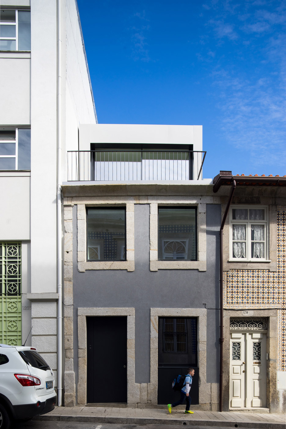 Casa Bonjardim by Atka Arquitectos
