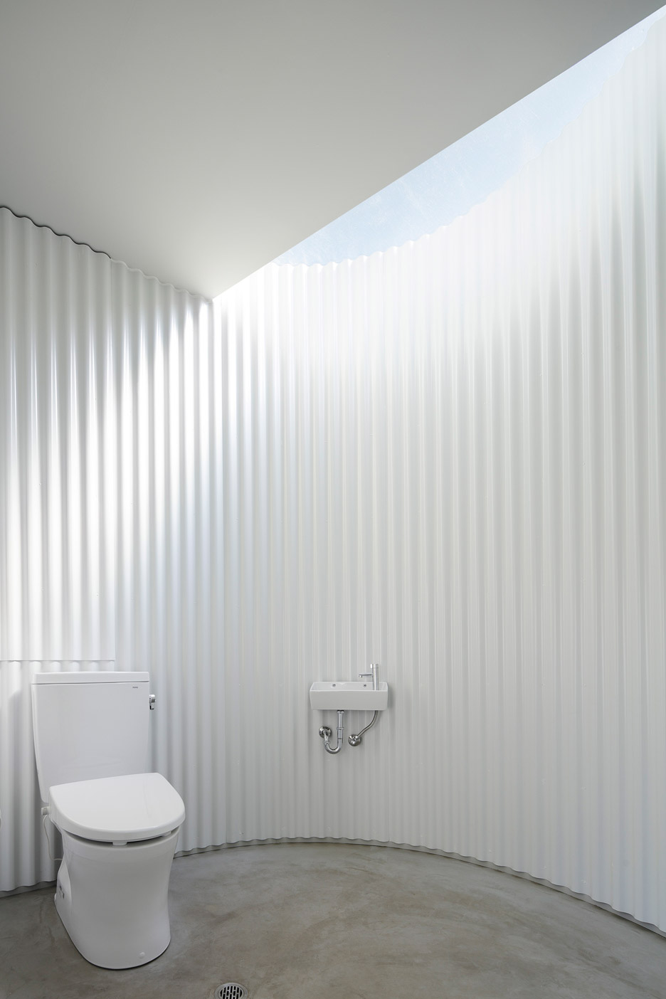 Isemachi Public Toilet by Kubo Tsushima Architects