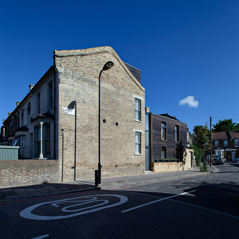 Kenworthy-Road_house-extension_Chris-Dyson-Architects_East-London_charred-cedar_dezeen_936_8