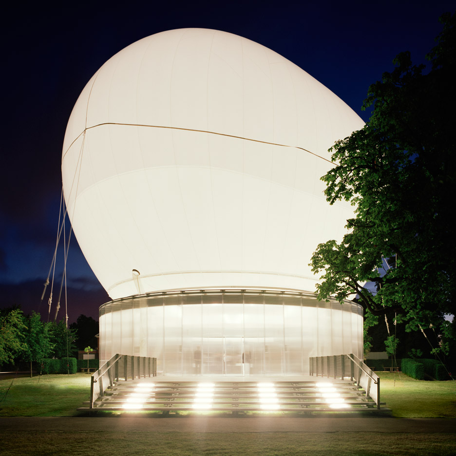 Rem Koolhaas' 2006 Serpentine Gallery pavilion was inflated like a balloon