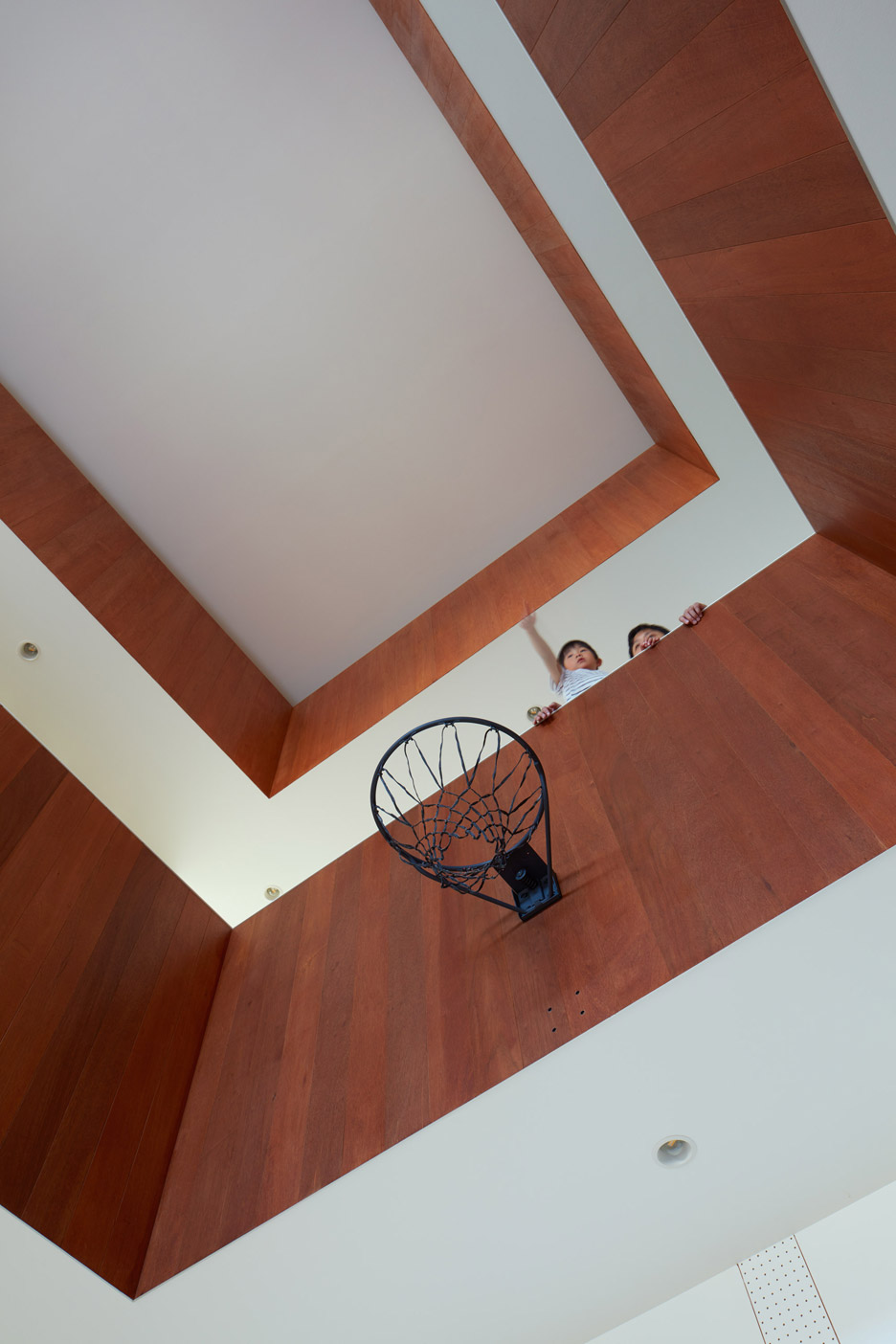 Basketball Court House by Koizumi Sekkei