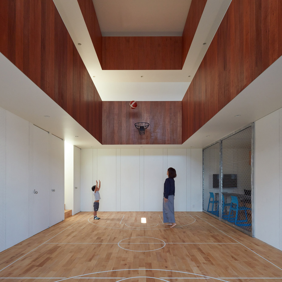 Basketball Court House by Koizumi Sekkei