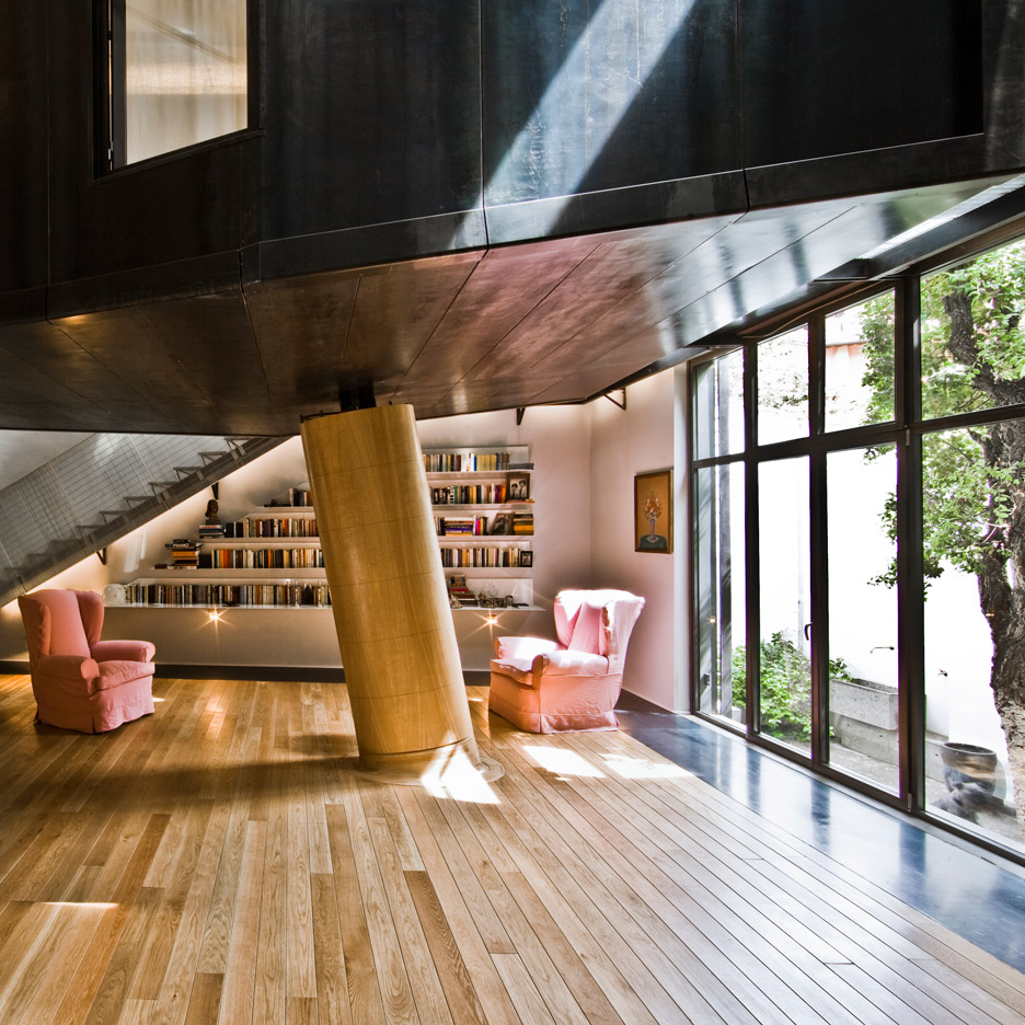 MdAA creates elevated bedroom "like a treehouse" inside Rome apartment