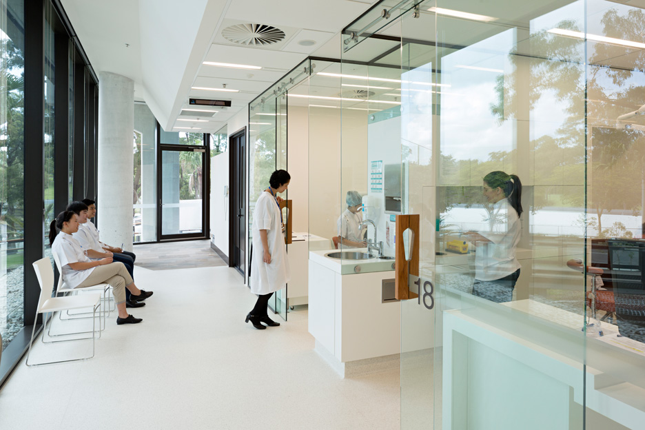 University of Queensland Oral Health Centre by Cox Rayner Architects