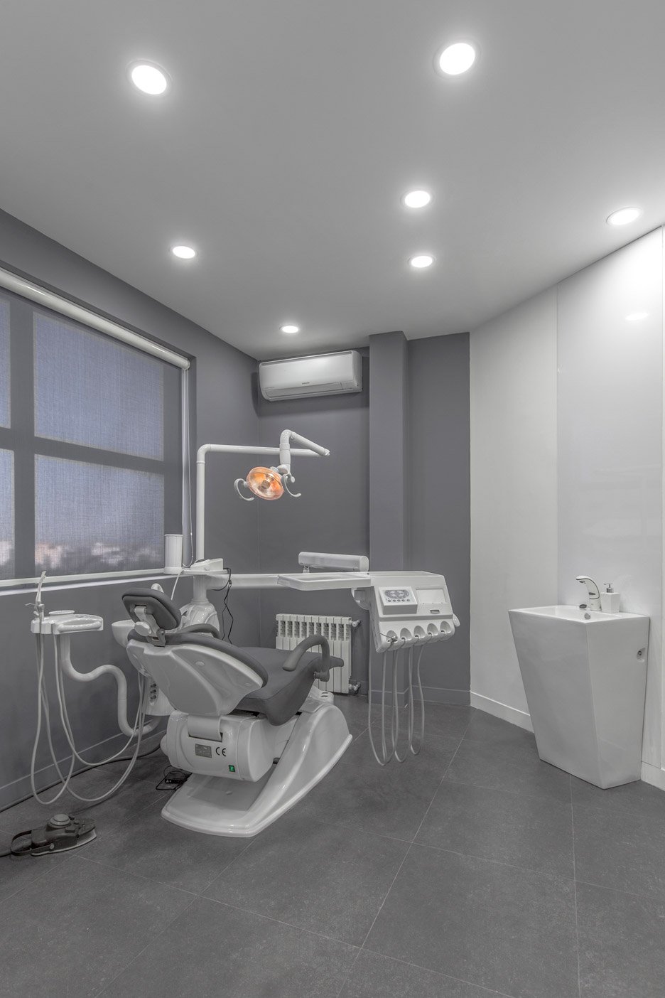 Arad Dental Clinic by Ayeneh Office