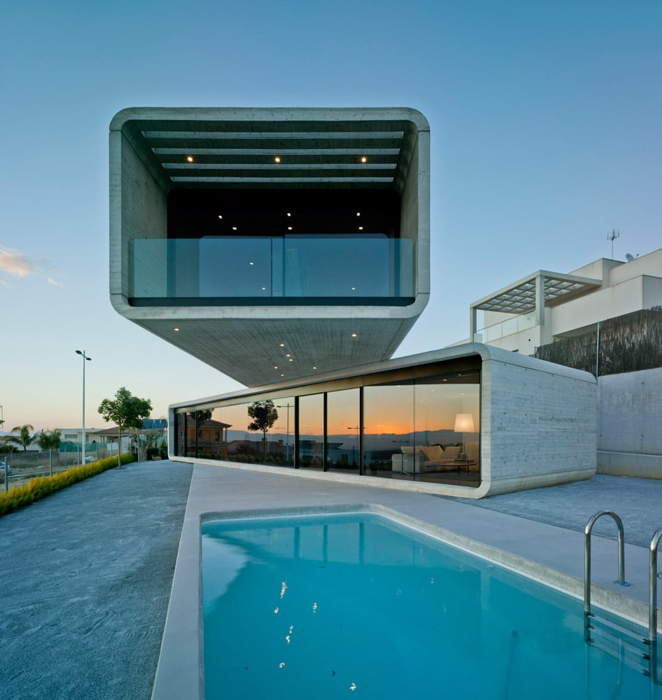 Maison croisée par Clavel Arquitectos à Murcie, Espagne