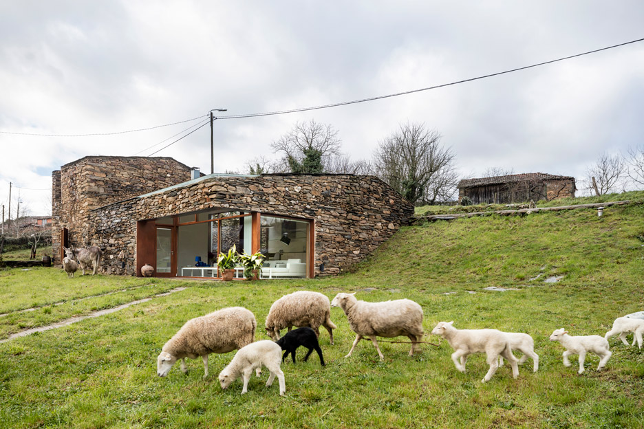 A Bodega by Cubus Arquitectura